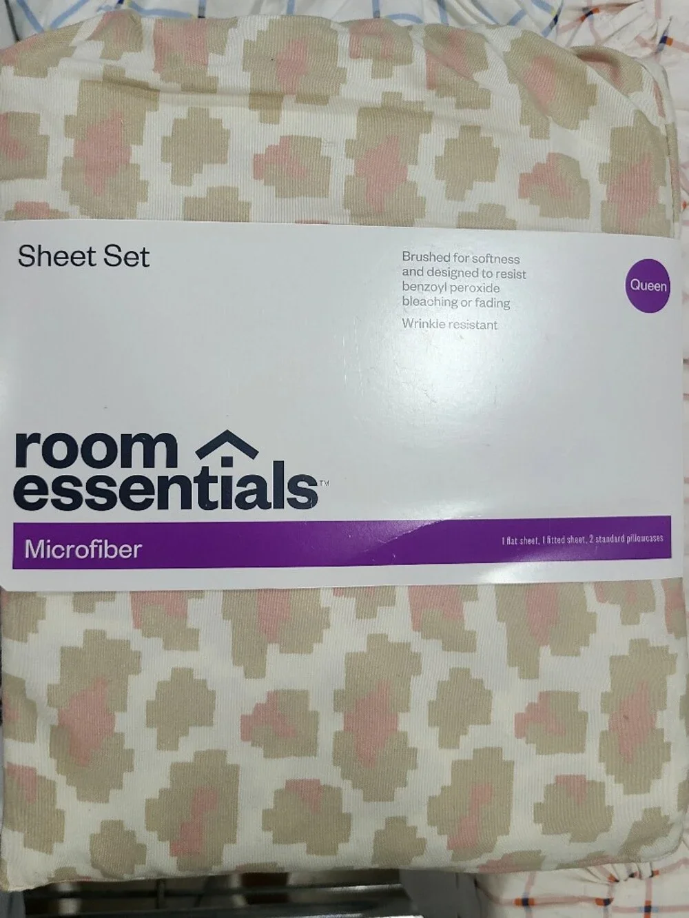 Room Essentials Microfiber Queen Sheet Set Beige & Pink Leperd Geometric Pattern